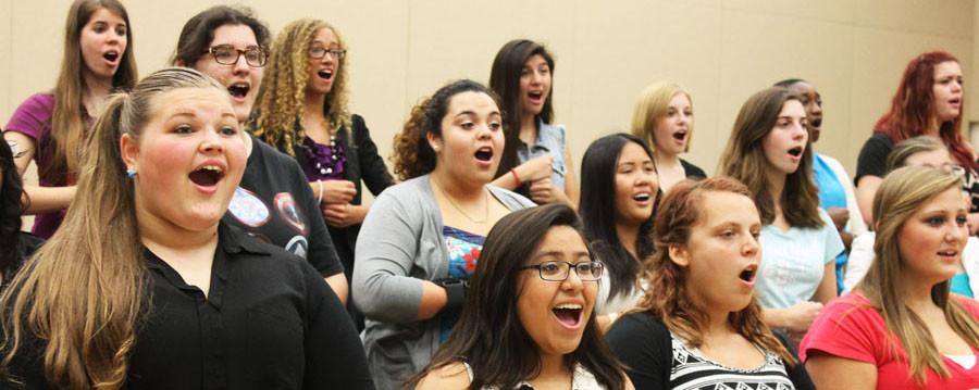 SHS’S CHORUS PERFORMS IN DISNEY’S CANDLELIGHT PROCESSIONAL