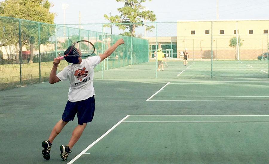 NOLES VARSITY TENNIS TEAM TRAINS TOWARDS ANOTHER GREAT SEASON