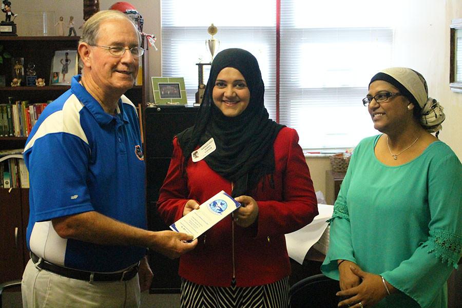 The United Muslim Foundation contributed $1,000 to Seminole High Schools food pantry and literacy program. 