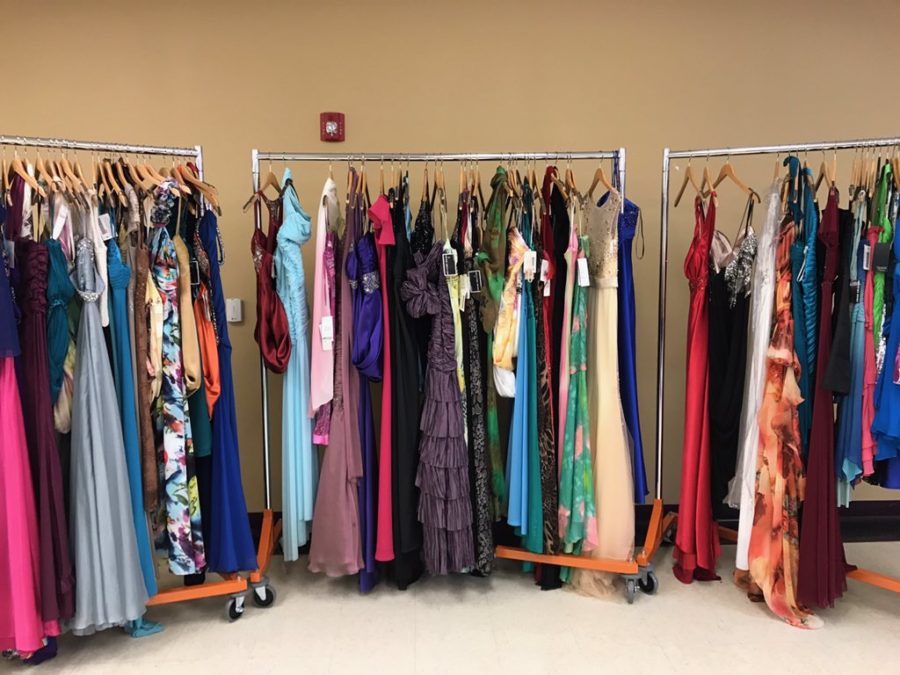 Students are continuing to struggle with keeping up with the costs of prom.